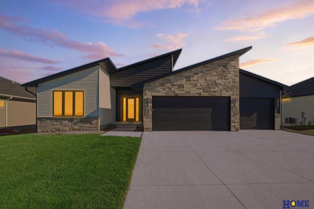 604 N 106th Street, Lincoln, NE 68527