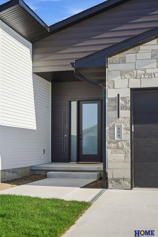 604 N 106th Street, Lincoln, NE 68527