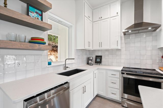 405 Taylor DR, Marble Falls, TX 78657