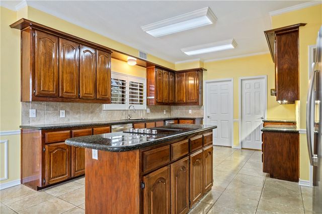 4705 Schwerin Lake Dr, Corpus Christi, TX 78413