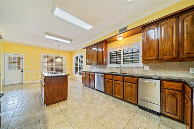 4705 Schwerin Lake Dr, Corpus Christi, TX 78413
