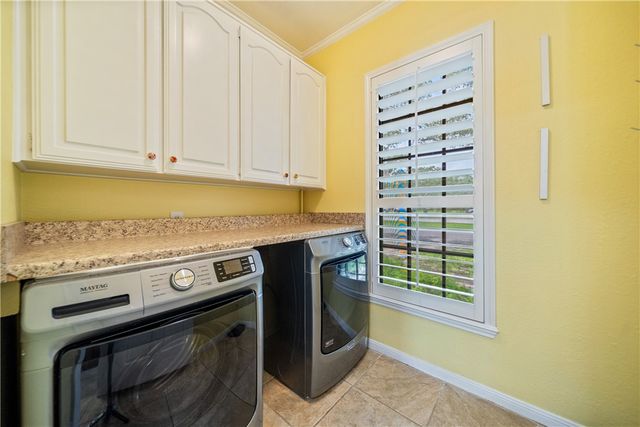 4705 Schwerin Lake Dr, Corpus Christi, TX 78413