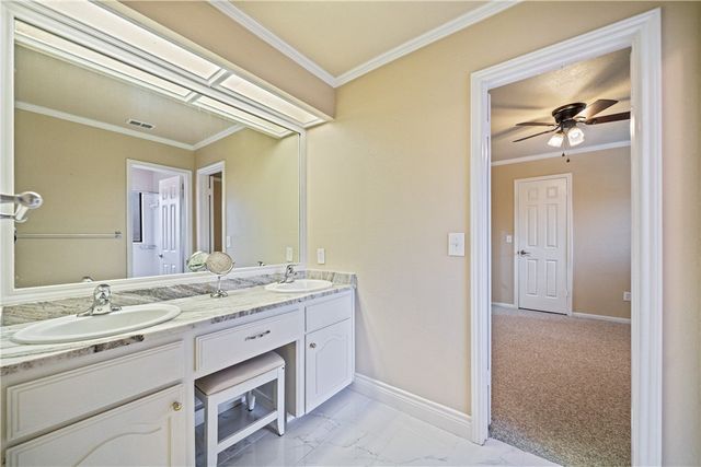 4705 Schwerin Lake Dr, Corpus Christi, TX 78413