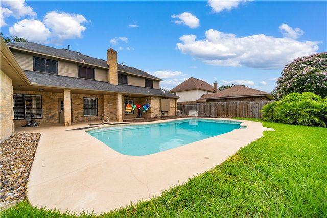 4705 Schwerin Lake Dr, Corpus Christi, TX 78413
