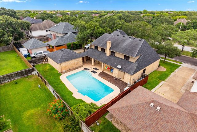 4705 Schwerin Lake Dr, Corpus Christi, TX 78413