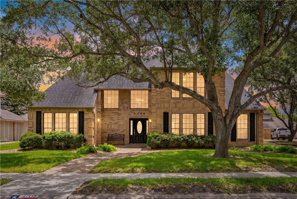 4705 Schwerin Lake Dr, Corpus Christi, TX 78413
