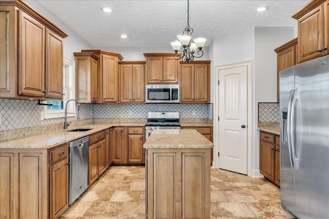 71 Lancaster St, Hillsboro, TN 37342