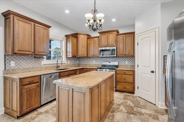 71 Lancaster St, Hillsboro, TN 37342