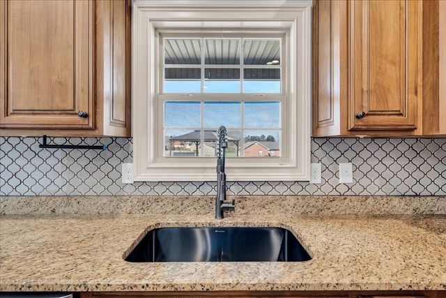 71 Lancaster St, Hillsboro, TN 37342