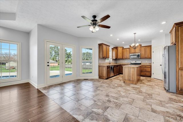 71 Lancaster St, Hillsboro, TN 37342