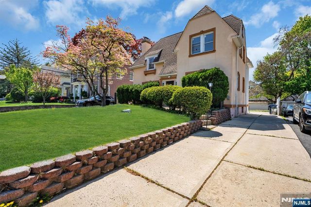 297 Hamilton Place, Hackensack, NJ 07601