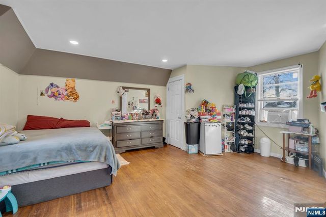 297 Hamilton Place, Hackensack, NJ 07601