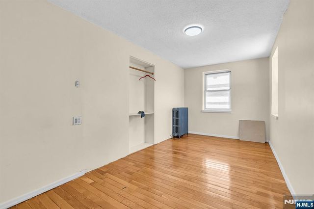 297 Hamilton Place, Hackensack, NJ 07601