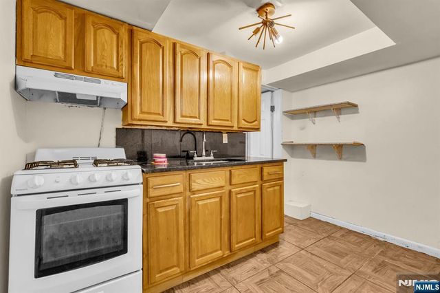 297 Hamilton Place, Hackensack, NJ 07601