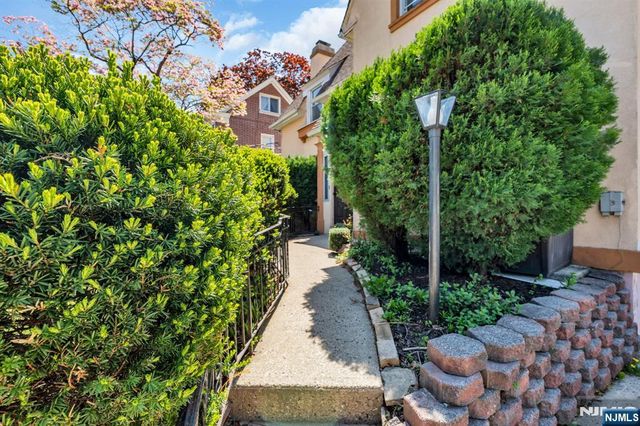 297 Hamilton Place, Hackensack, NJ 07601