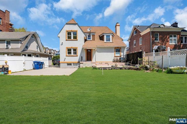 297 Hamilton Place, Hackensack, NJ 07601