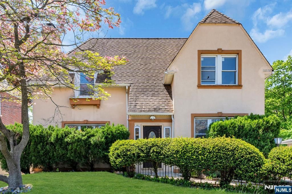 297 Hamilton Place, Hackensack, NJ 07601