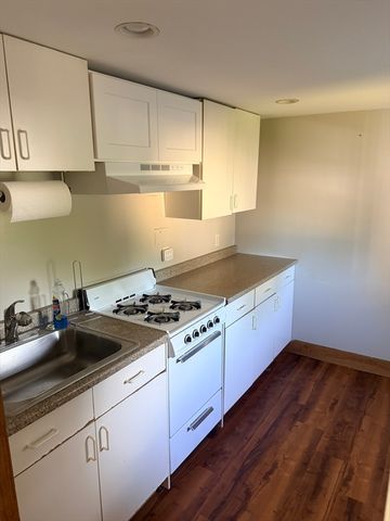 42 Pacific 2L, Rockland, MA 02370