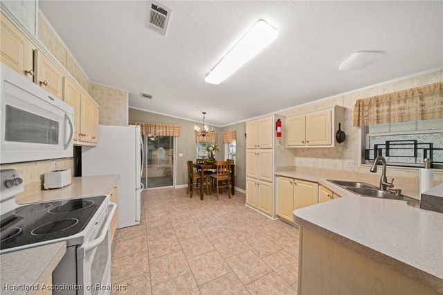 124 Sunbird Square, Sebring, FL 33872