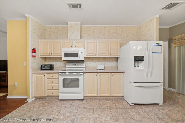 124 Sunbird Square, Sebring, FL 33872