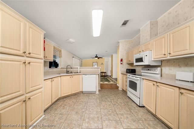 124 Sunbird Square, Sebring, FL 33872