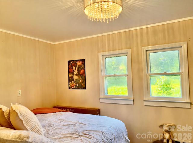 1323 Locust Grove Road, Hendersonville, NC 28792