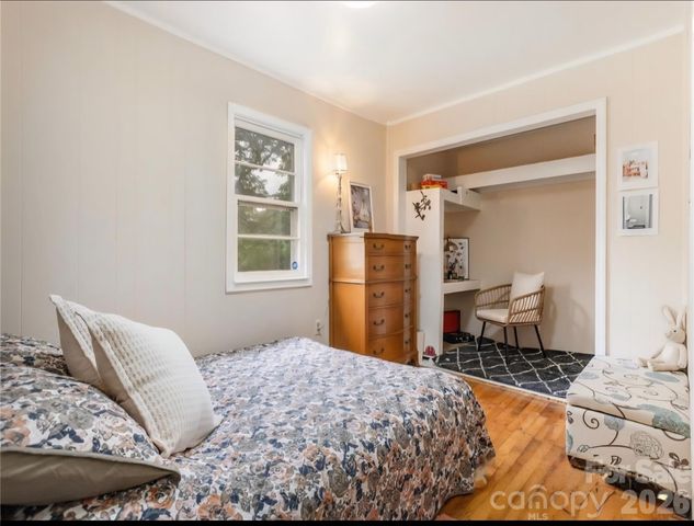 1323 Locust Grove Road, Hendersonville, NC 28792