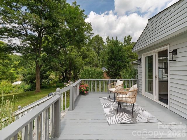 1323 Locust Grove Road, Hendersonville, NC 28792