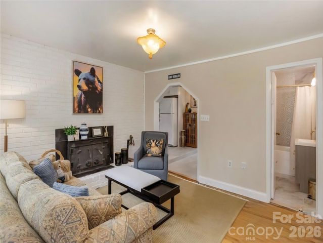 1323 Locust Grove Road, Hendersonville, NC 28792