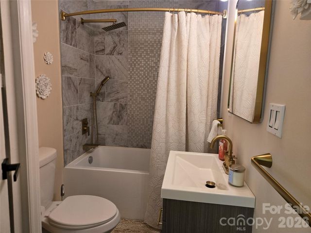 1323 Locust Grove Road, Hendersonville, NC 28792