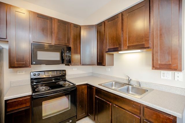 1744 E 69TH Street 205, Chicago, IL 60649