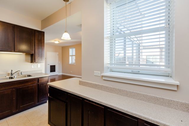 1744 E 69TH Street 205, Chicago, IL 60649