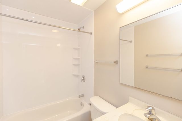 1744 E 69TH Street 205, Chicago, IL 60649