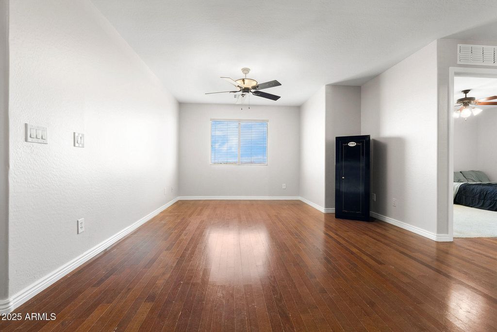 Image 28 of property listing at 23523 N 117TH Drive, Sun City, AZ 85373