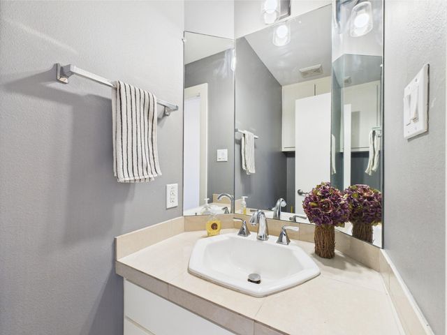 5810 Darling Street F, Houston, TX 77007