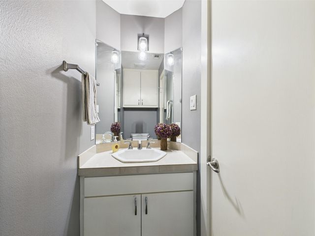 5810 Darling Street F, Houston, TX 77007