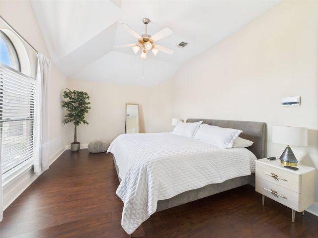 5810 Darling Street F, Houston, TX 77007