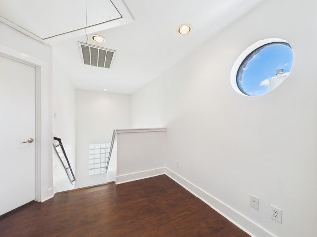 5810 Darling Street F, Houston, TX 77007