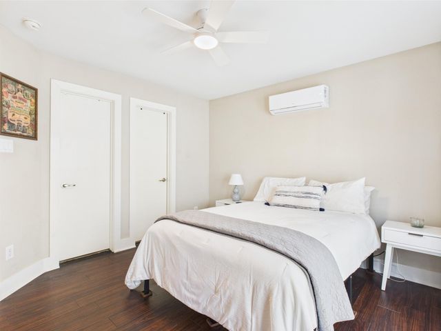 5810 Darling Street F, Houston, TX 77007
