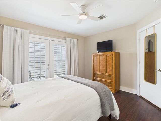 5810 Darling Street F, Houston, TX 77007