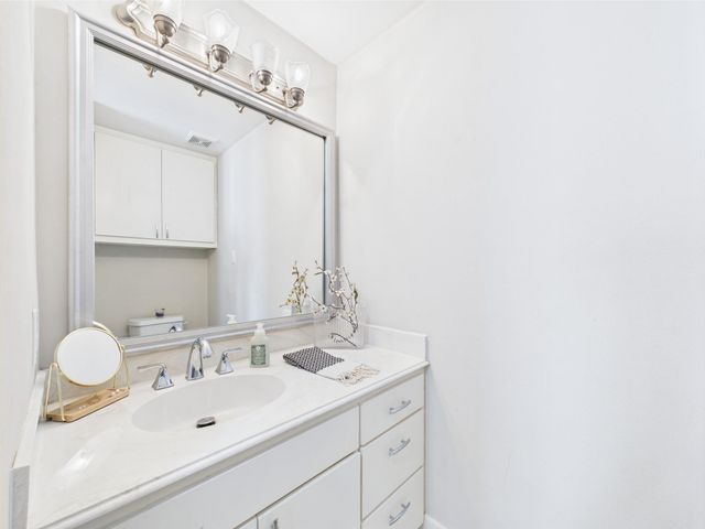 5810 Darling Street F, Houston, TX 77007