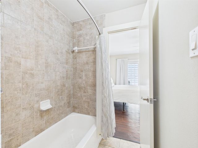 5810 Darling Street F, Houston, TX 77007