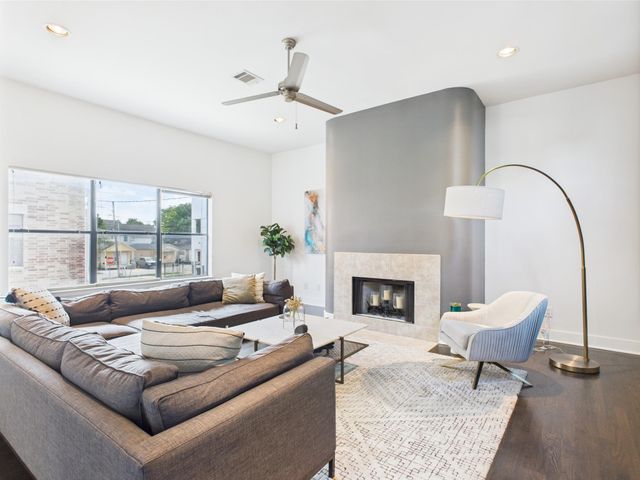 5810 Darling Street F, Houston, TX 77007