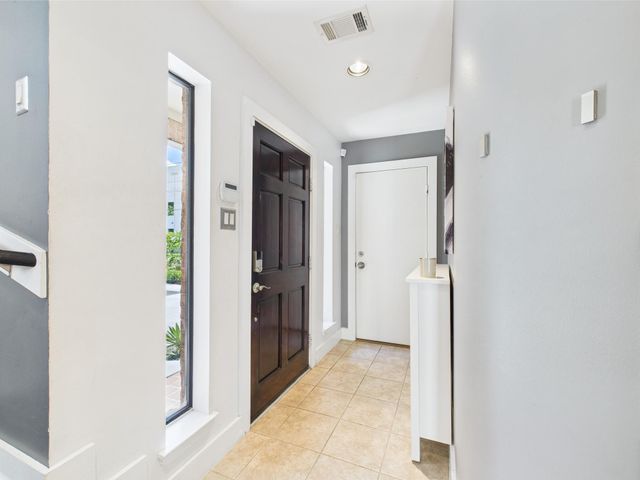 5810 Darling Street F, Houston, TX 77007