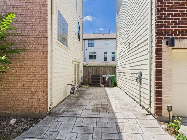 5810 Darling Street F, Houston, TX 77007