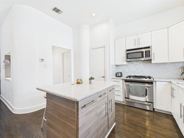 5810 Darling Street F, Houston, TX 77007