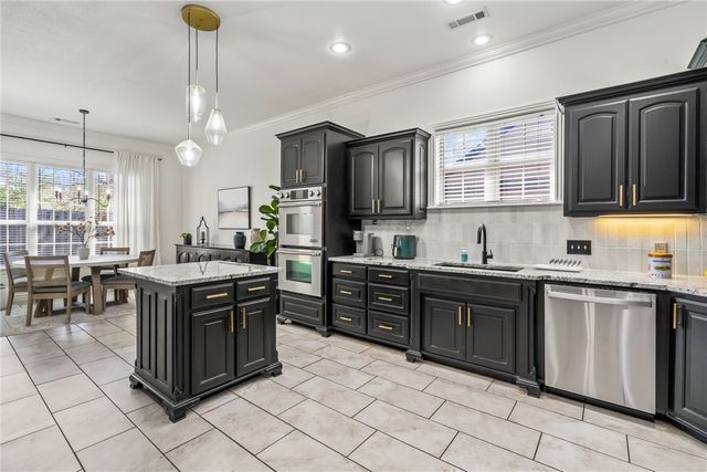 207 N Angel Falls Lane, Springdale, AR 72762