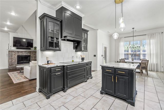 207 N Angel Falls Lane, Springdale, AR 72762