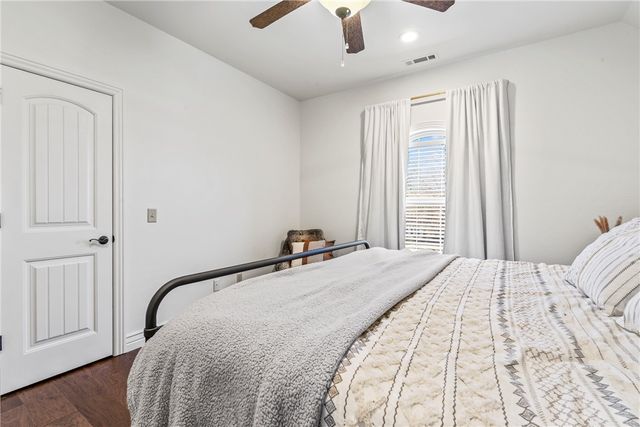 207 N Angel Falls Lane, Springdale, AR 72762