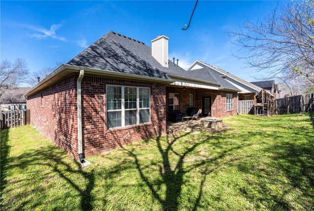 207 N Angel Falls Lane, Springdale, AR 72762